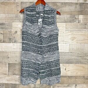 Simply Noelle Womens Size S 8 19 Sweater Vest Gray & White Button Front Textured